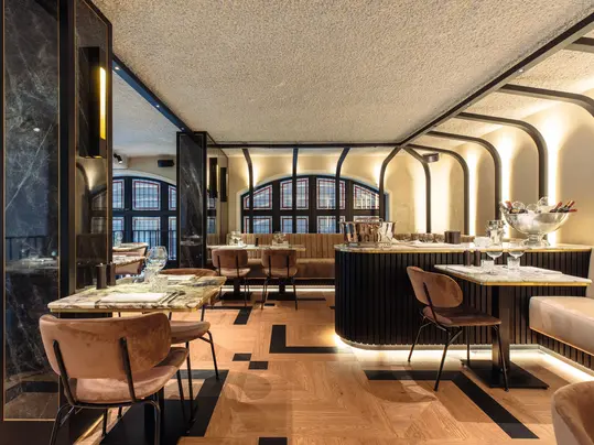 Revêtement de sol restaurant résistant et design LVT lames Allura | Forbo Flooring Systems